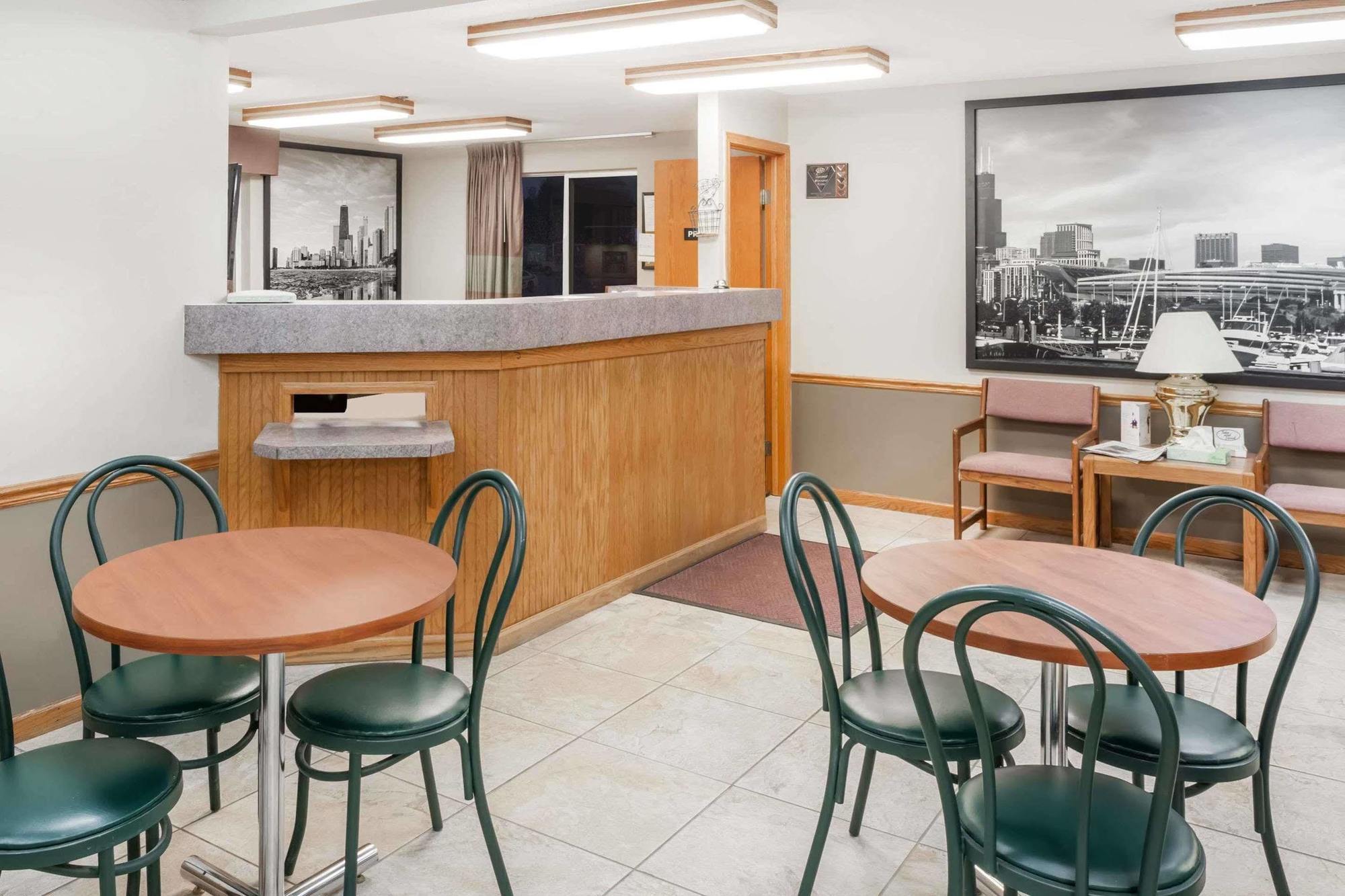 Super 8 By Wyndham Watseka Hotel ภายนอก รูปภาพ
