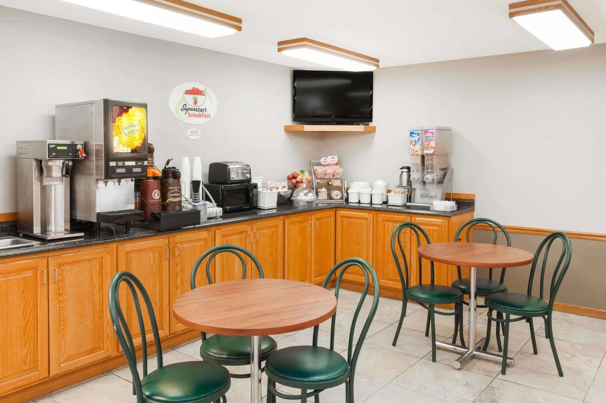 Super 8 By Wyndham Watseka Hotel ภายนอก รูปภาพ