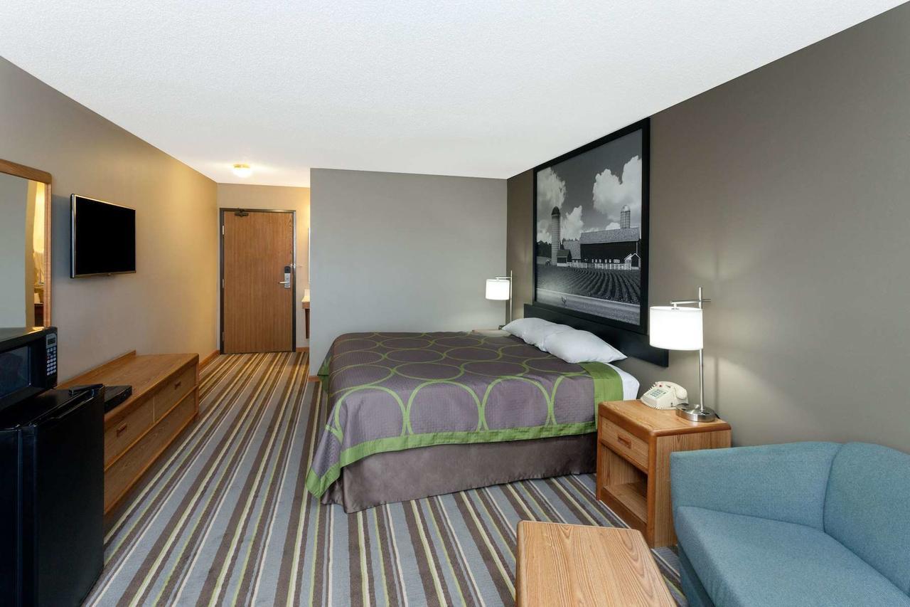 Super 8 By Wyndham Watseka Hotel ภายนอก รูปภาพ