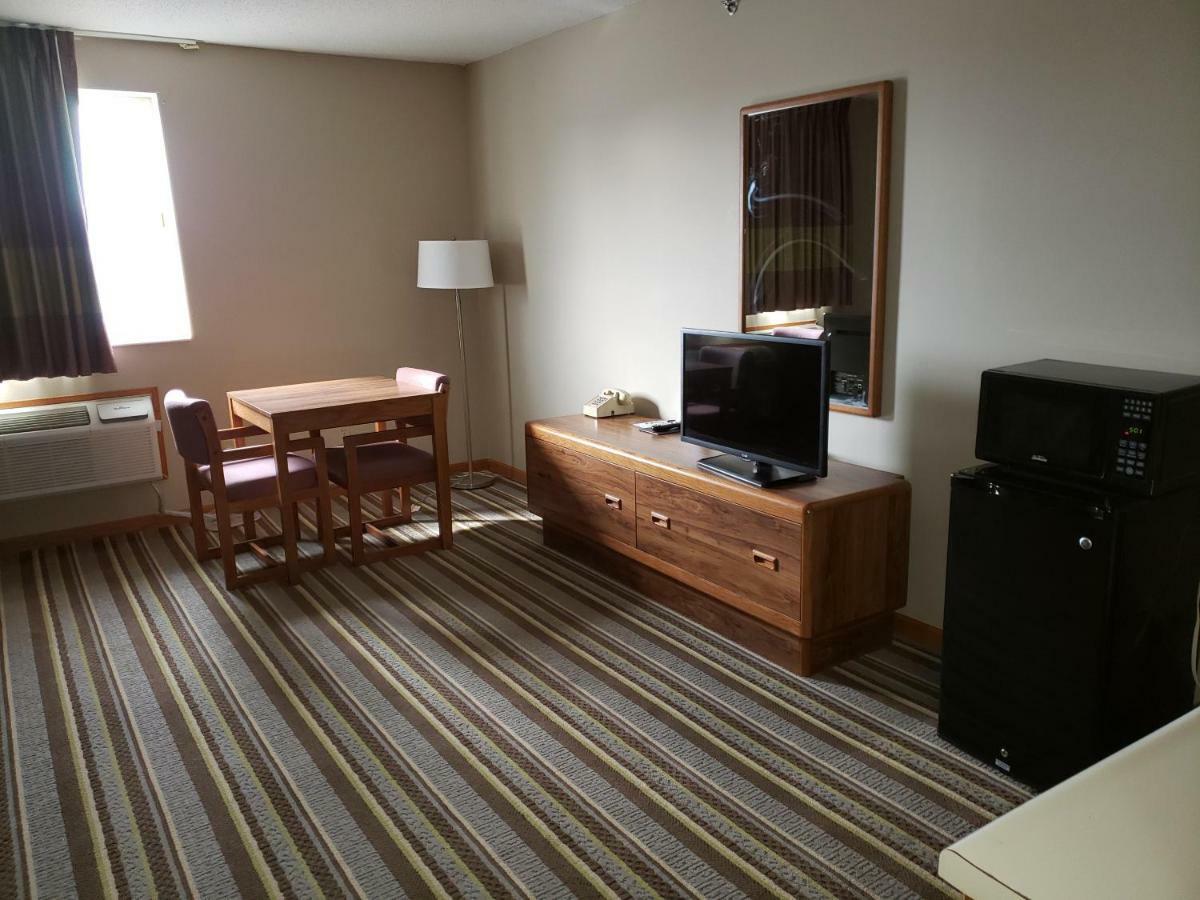 Super 8 By Wyndham Watseka Hotel ภายนอก รูปภาพ