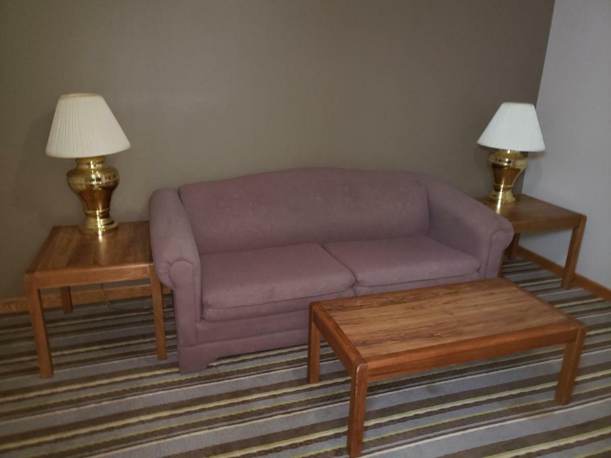 Super 8 By Wyndham Watseka Hotel ภายนอก รูปภาพ